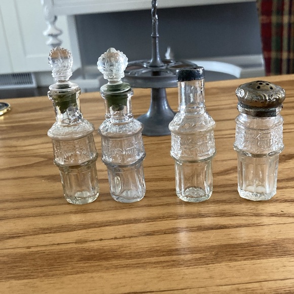 Vintage salt, pepper, oil & vinegar server - Picture 2 of 7